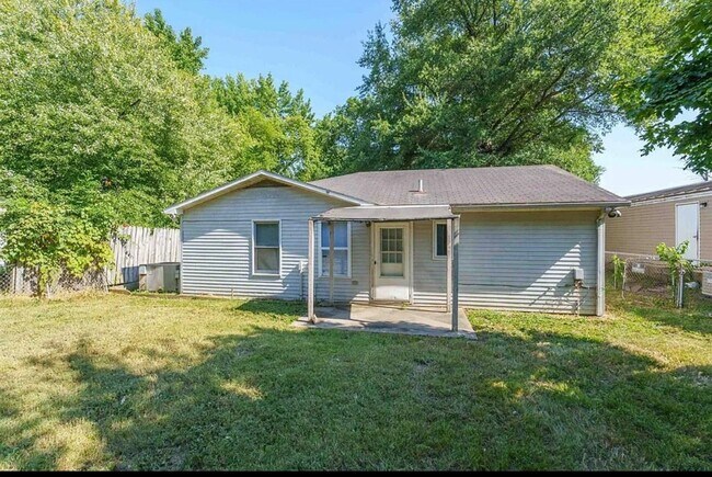 Foto del edificio - Charming 2-Bedroom Ranch Home with Large Backyard – Cozy & Remodeled!