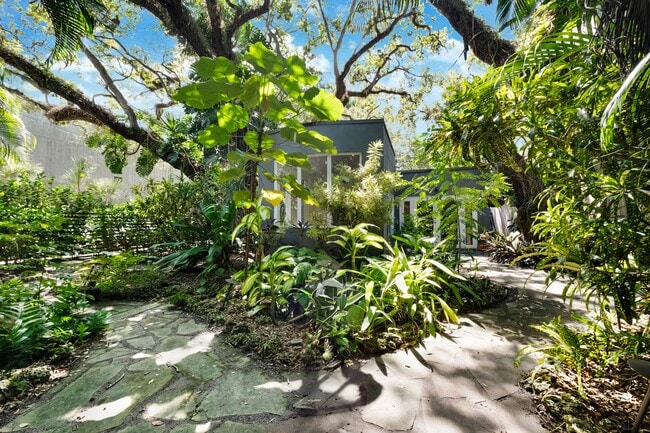 Building Photo - 3940 Loquat Ave