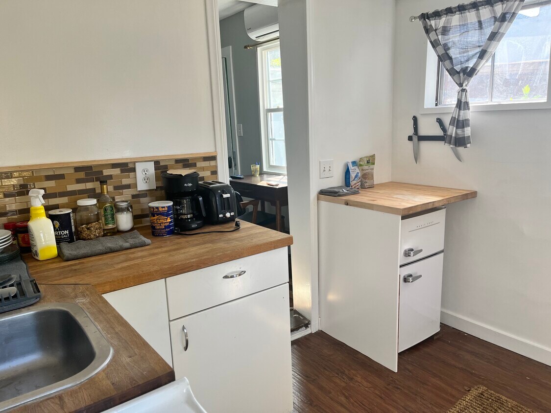 Kitchen - 1423 Bellevue Ave