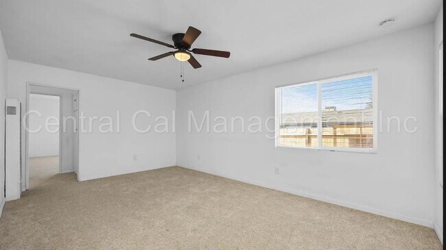 Building Photo - 2 Bedroom/1 Bath Home - $1350 Per Month!