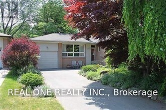 Building Photo - 33 Groveland Crescent