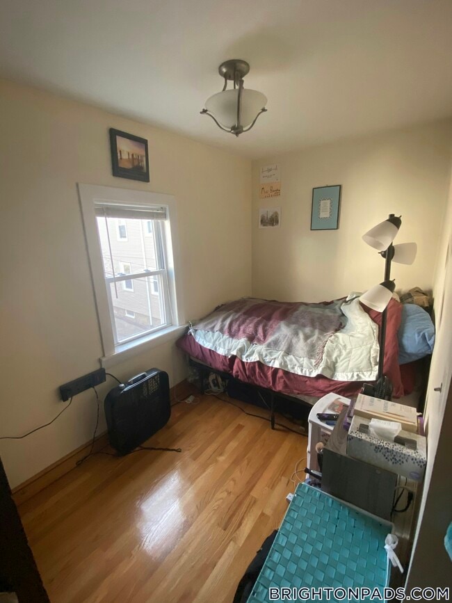 Building Photo - 345 Market St