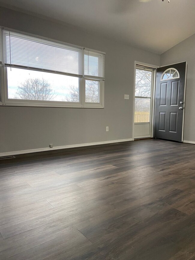 Building Photo - Single Family Home in Branson