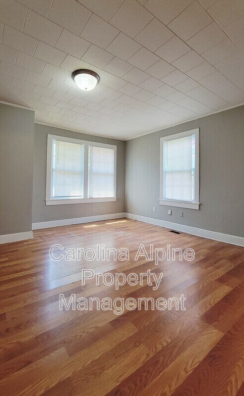 Building Photo - 211 River St