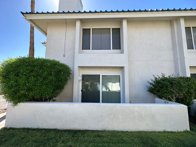 Foto del edificio - Great 2 Bedroom Condo in Gated Community w...