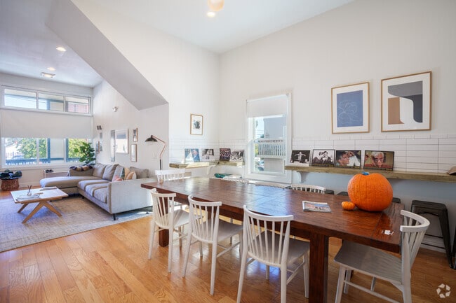 Interior Photo - 19 Cottage Avenue
