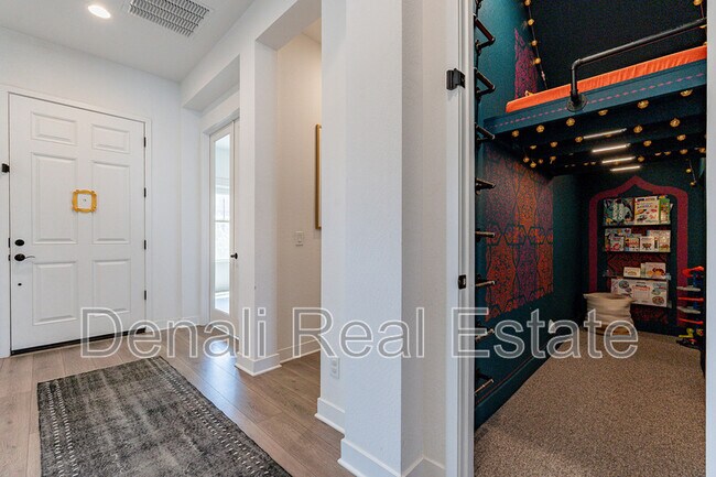 Building Photo - 21150 E Carriage Way