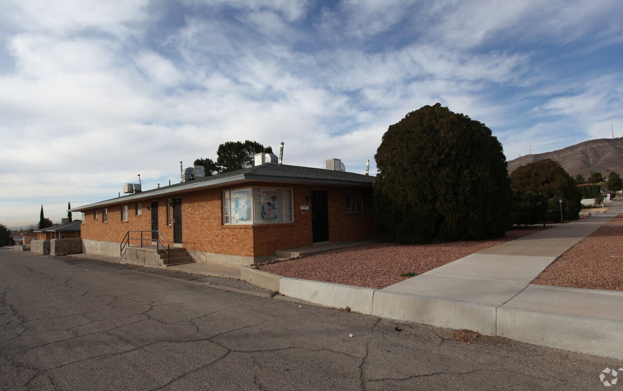 Primary Photo - 3258 Altura Ave