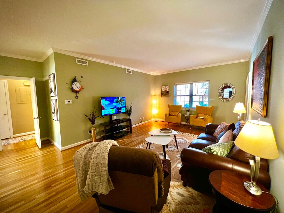 Living Room - 430 Lindbergh Dr NE