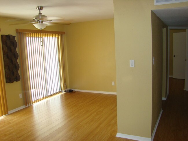 Building Photo - 2820 S Bartell Dr