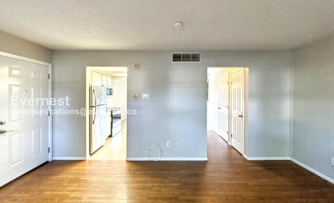 Foto del edificio - 2143 Wadsworth Dr