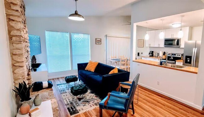 Foto del edificio - 12820 Copper Cliff Ave