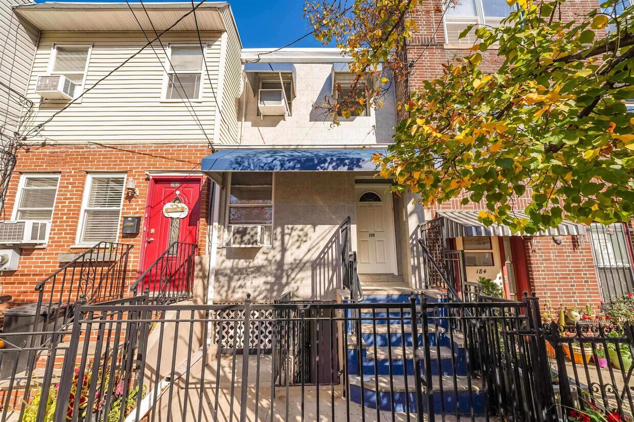 200 19th St, Union City, NJ 07087 Condo for Rent in Union City, NJ