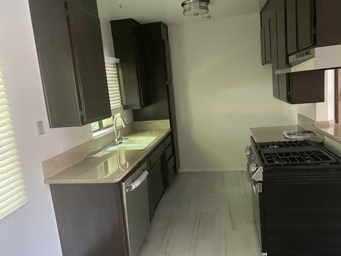 Kitchen - 361 E Santa Anita Ave