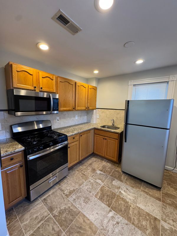 Foto del edificio - 164 Crest Ave