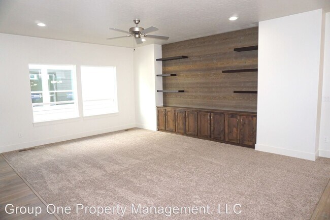 Building Photo - 3 br, 2.5 bath House - 9718 W. Macaw St.
