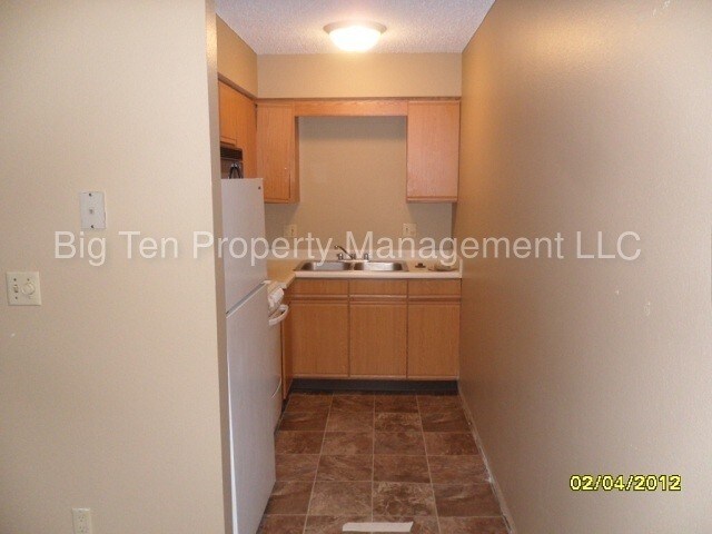 Primary Photo - 902 N Dodge St