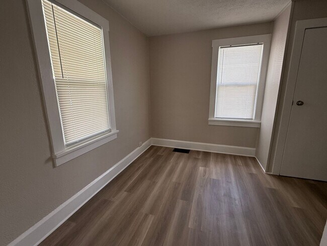 Foto del edificio - 3 Bedroom - Renovated - Exquisite