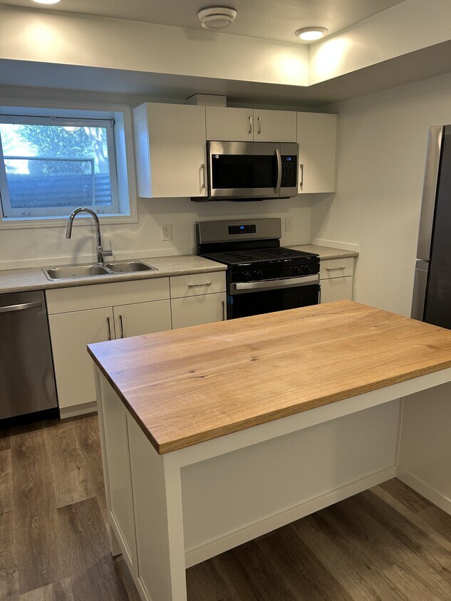 Photo principale - 6315-6122 122 Ave NW
