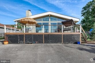 Building Photo - 366 Lake Meade Dr