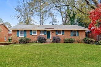 Building Photo - 924 Green Forest Dr