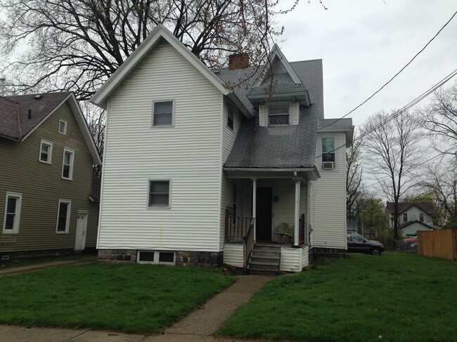 Building Photo - 1114 Seymour Ave
