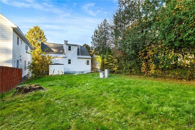 Foto del edificio - 60 Leslie Ave