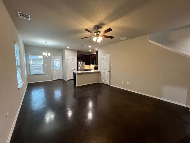 Foto del edificio - Luxury Two Story  3/2.5 Duplex in Seguin, ...