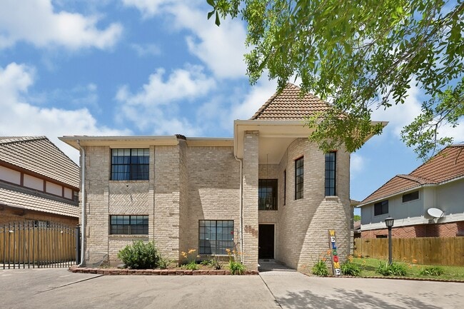 Building Photo - 3555 Ashfield Dr