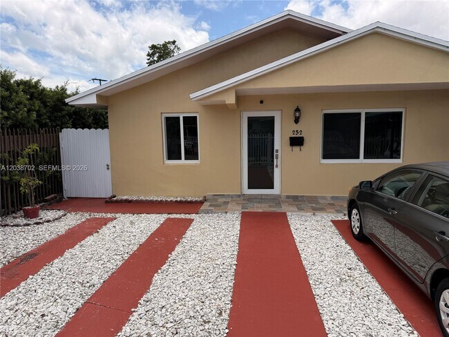 Foto del edificio - 252 NW 50th Ave