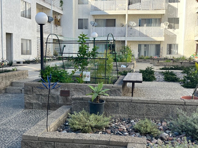 Foto del edificio - 3565 Linden Ave