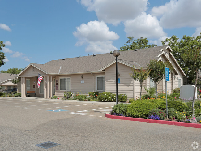 Foto del edificio - Claremont Senior Apartments