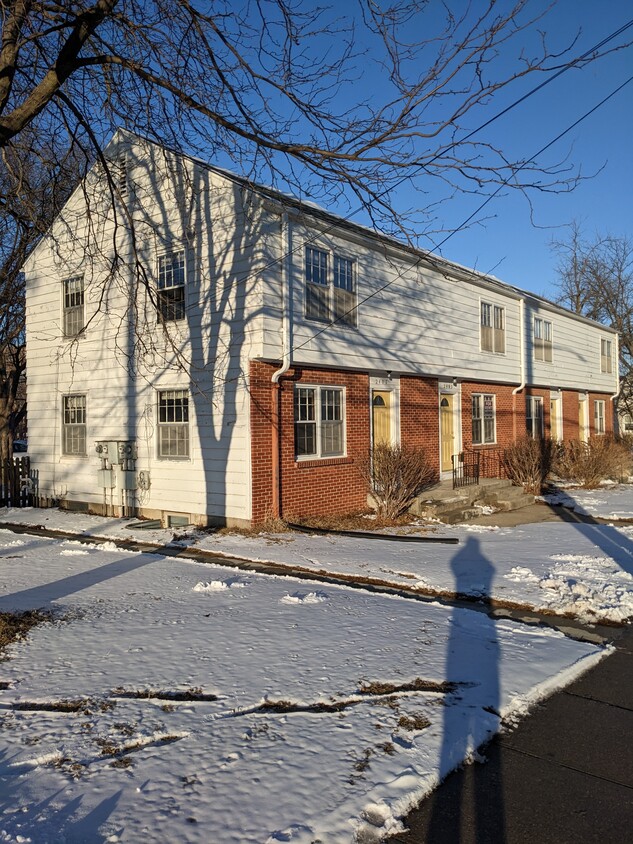 Primary Photo - 2407 Knapp St