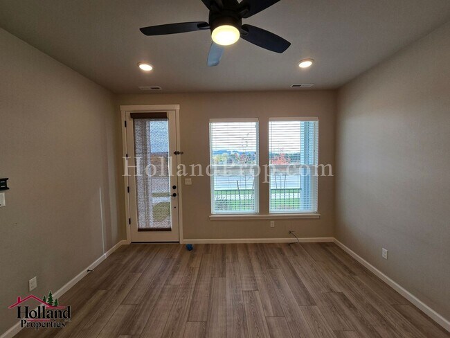 Foto del edificio - Charming 2-Bedroom, 2-Bath Home in a Prime Hillsboro Location *** Special offer of $150 on your f...