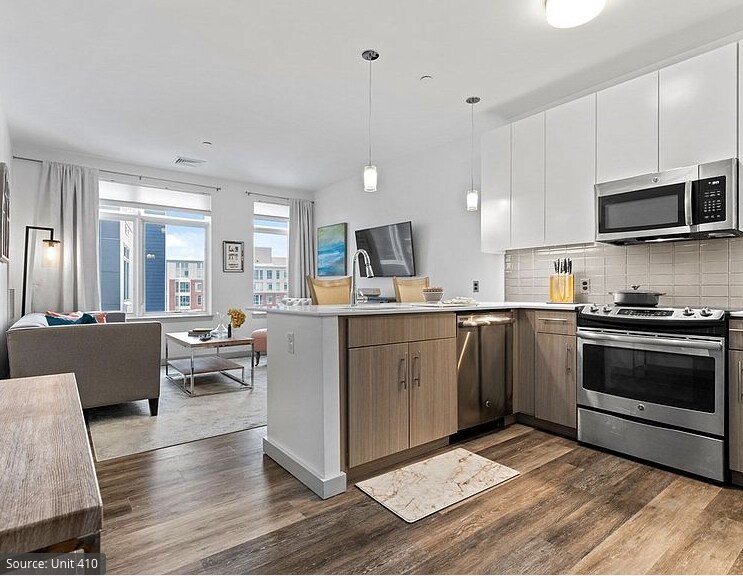 Primary Photo - 180 Telford St