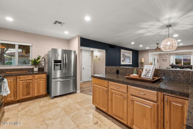 Foto del edificio - 6419 E Cambridge Ave