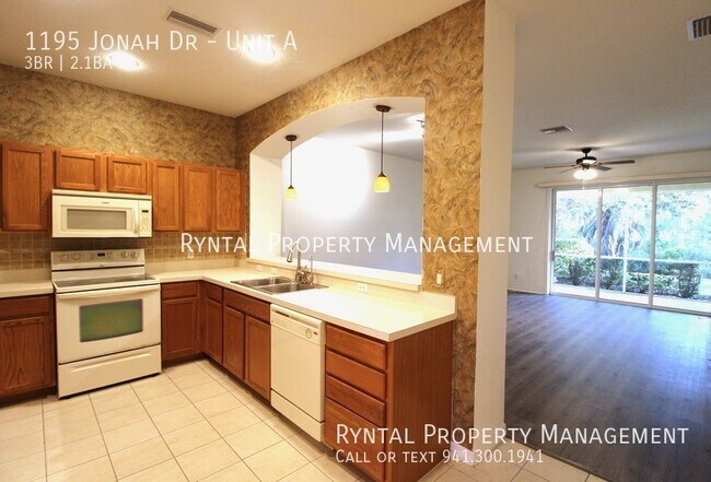 Building Photo - Stunning 3 Bedroom North Port Townhouse!