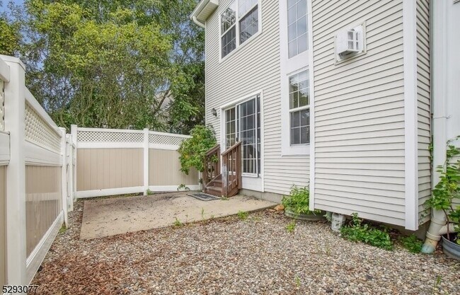 Building Photo - 21 Mayflower Dr