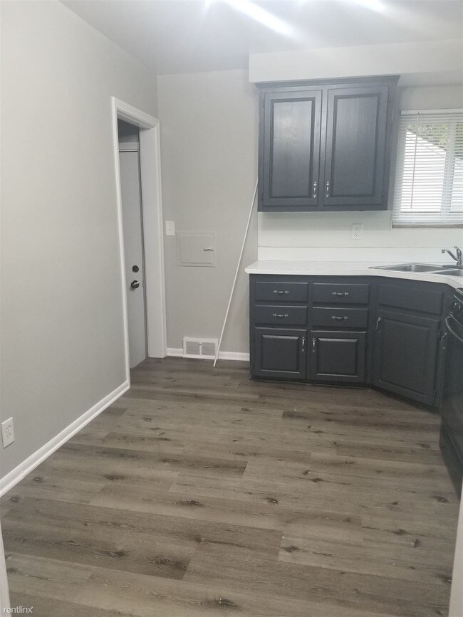 Foto del edificio - 3 br, 1 bath House - 571 2nd Ave