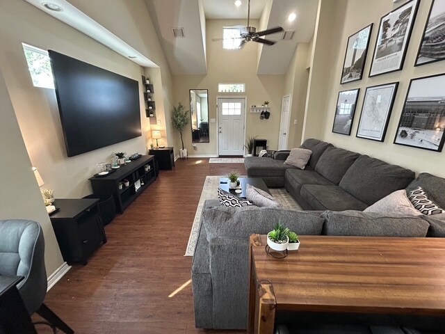 Foto del edificio - 735 Meadow Ln