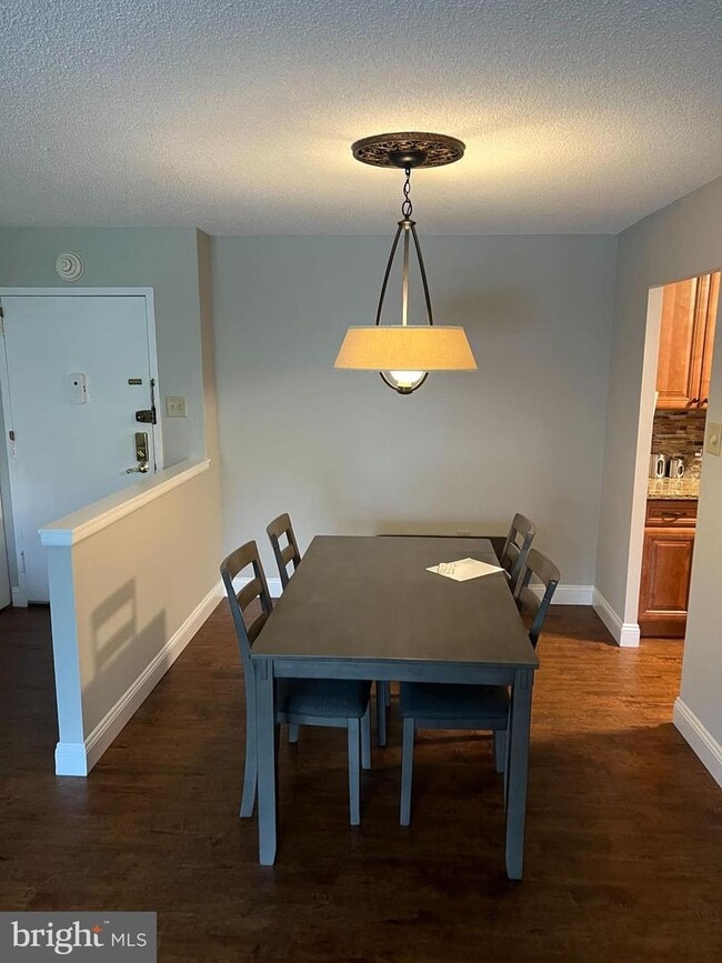 666 W Germantown Pike Unit 2205, Plymouth Meeting, PA 19462 Room for