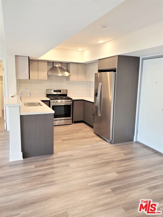 Building Photo - 5030 Rosewood Ave