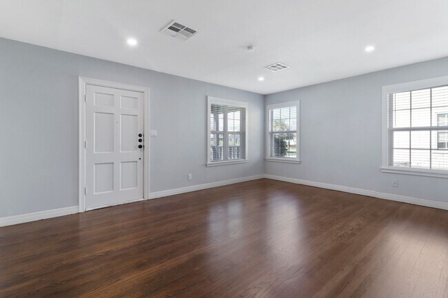 Building Photo - Completely Renovated Home Less Than 1 Mile From TCU