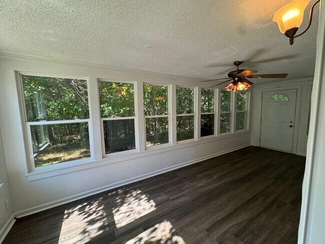 Foto del edificio - 3 Bedroom Molette with Ravine Views – $1300