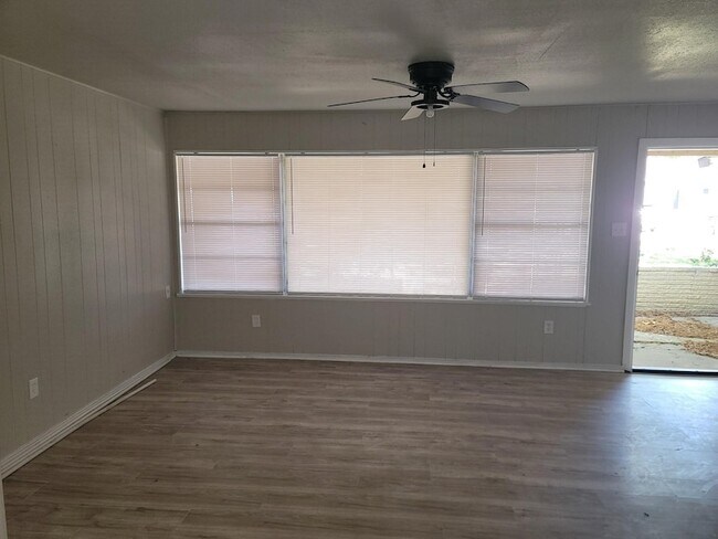 Photo - 5934 Ridgeway Dr House