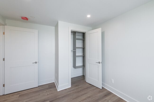 1 BR, 1 BA - 8 Hewitt St
