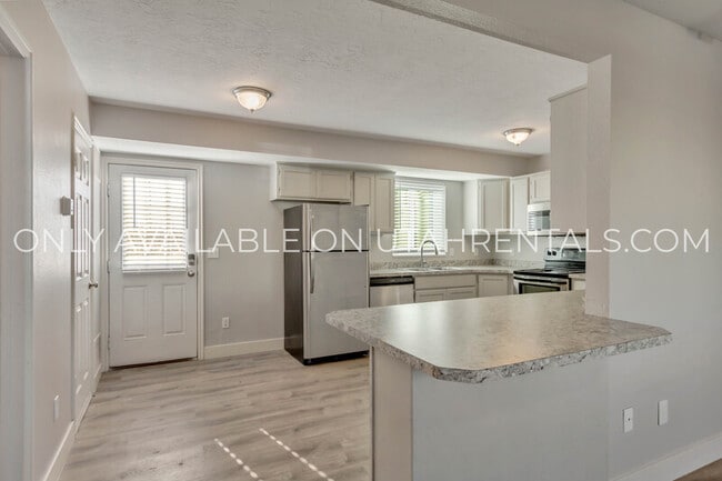Building Photo - 1731 W Garden Dr
