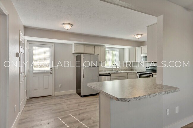 Building Photo - 1737 W Garden Dr