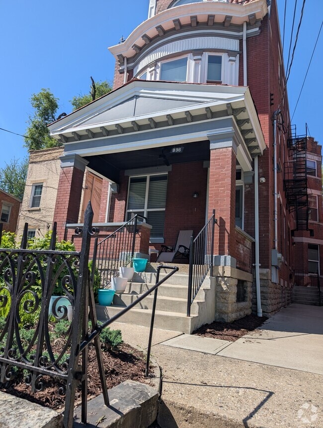 Building Photo - 836 York St