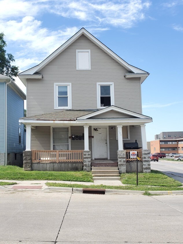 Primary Photo - 100 Grace St